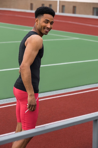 Acelere e Resista: Guia de 30 Dias para Atletismo Brasileiro