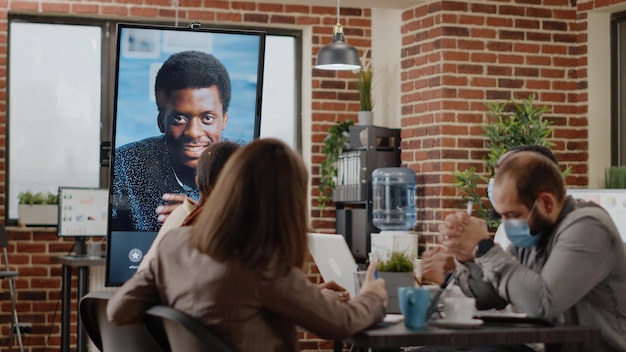 An online meeting with diverse people, showcasing modern communication and collaboration in a virtual setting.